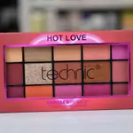 Technic Hot Love Pressed Pigment Palette